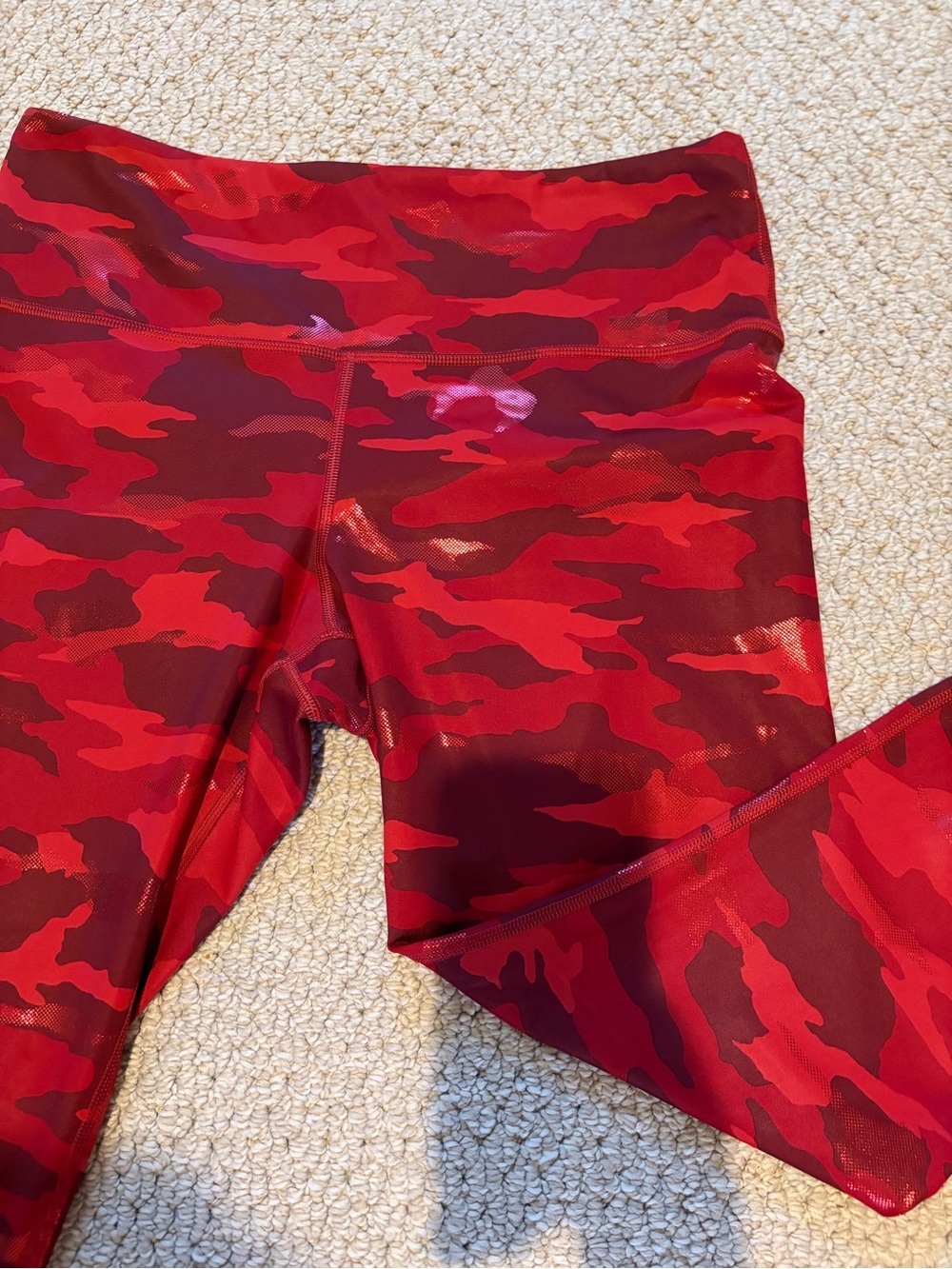 Athleta Red Camo elation train 7/8 right Leggings